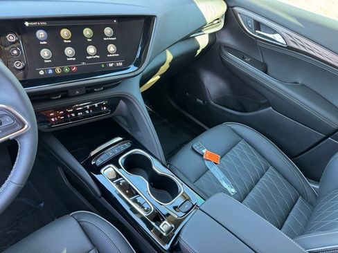 Used 2023 Buick Envision Avenir image 38