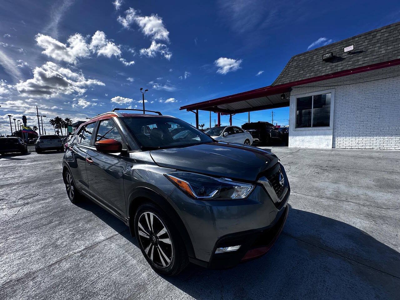 Used 2018 Nissan Kicks SR w/ Interior Electronics Package FWD image 9