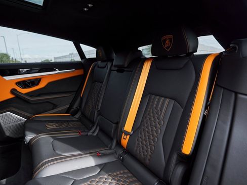 Used 2025 Lamborghini Urus SE image 42