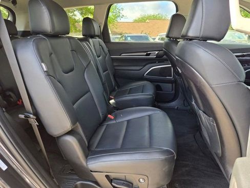 Used 2025 Kia Telluride S image 27