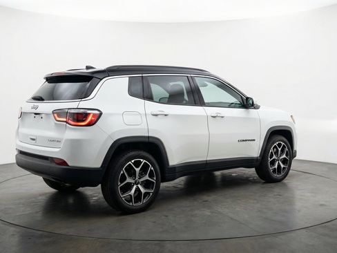 Used 2025 Jeep Compass Limited AWD/4WD image 9
