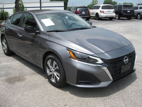 Used 2025 Nissan Altima 2.5 S FWD image 4