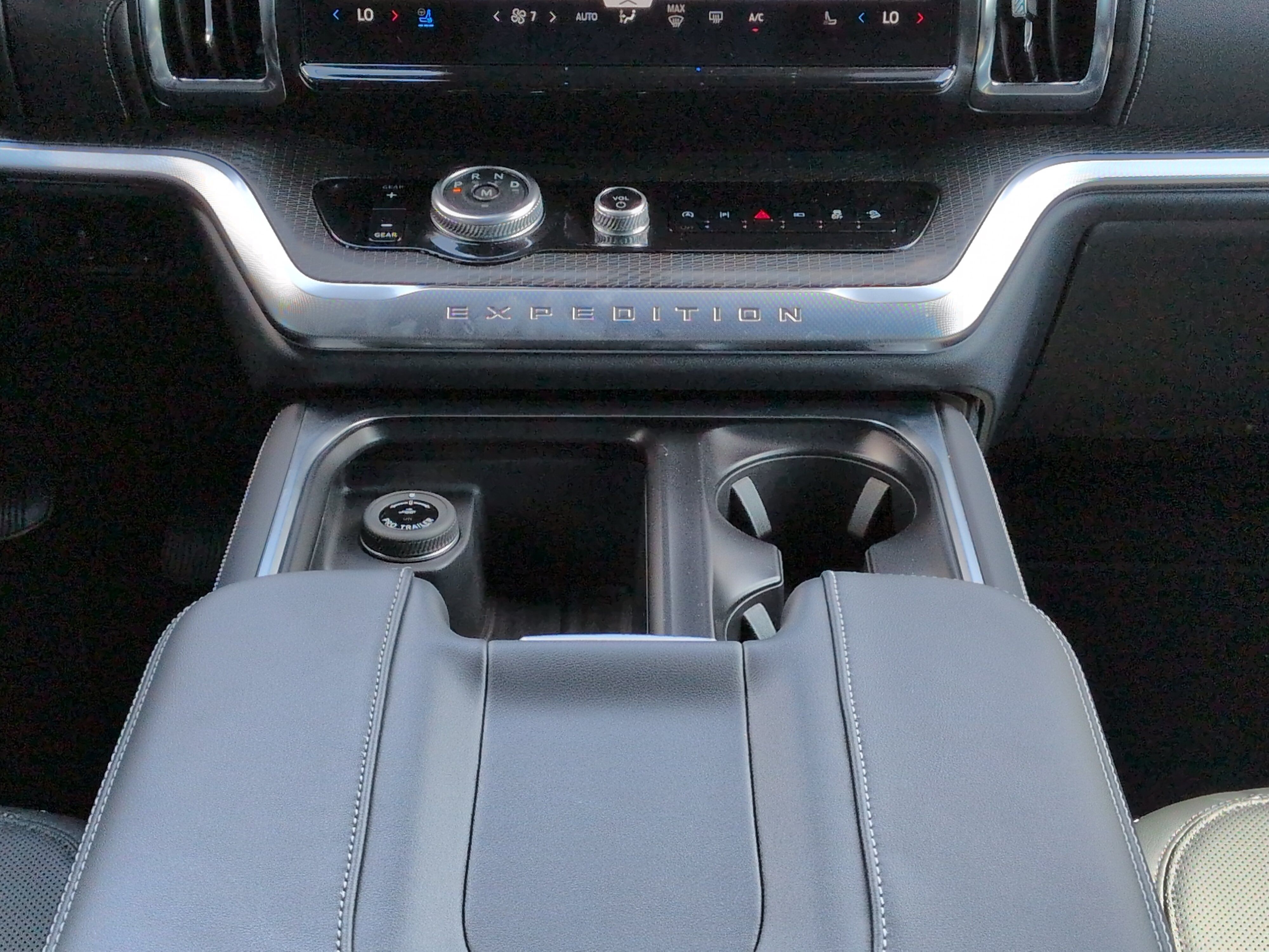 Certified 2026 Ford Expedition Platinum w/ Stealth Appearance Package AWD/4WD image 17