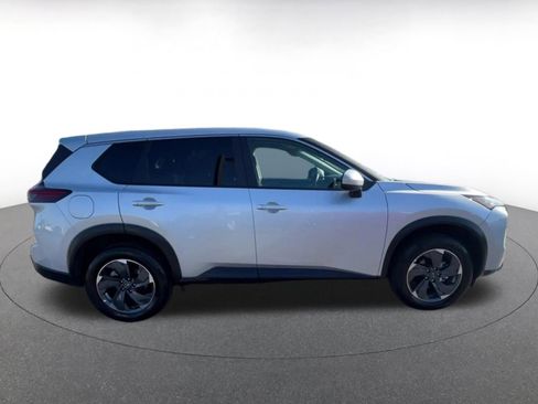 Used 2025 Nissan Rogue SV FWD image 16