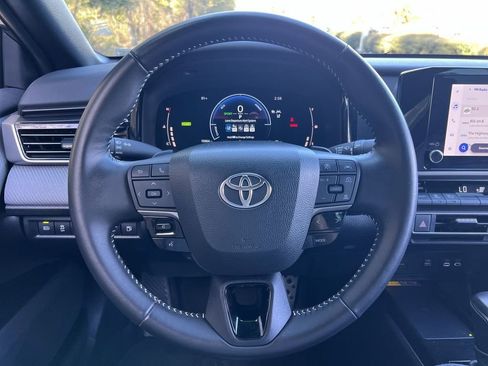 Used 2025 Toyota Camry SE image 15