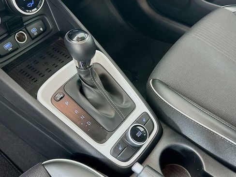 Certified 2023 Hyundai Venue Limited w/ Cargo Package image 17