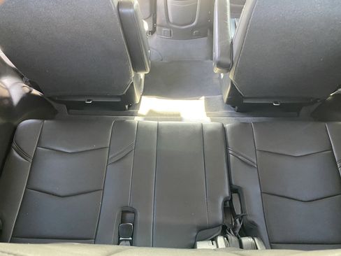 Used 2015 Cadillac Escalade Premium image 16