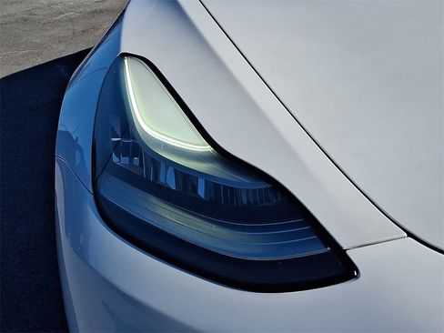 Used 2020 Tesla Model 3 Standard Range Plus image 11