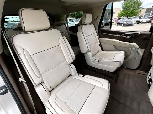 Used 2021 GMC Yukon Denali w/ Denali Premium Package AWD/4WD image 18