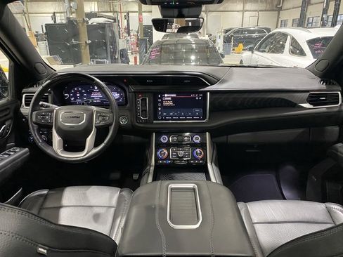 Used 2023 GMC Yukon XL Denali w/ Denali Reserve Package AWD/4WD image 2