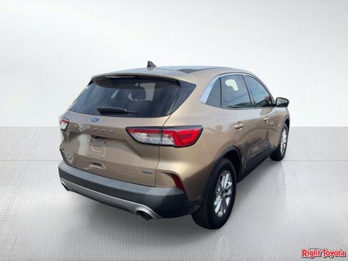 Used 2021 Ford Escape SE w/ Convenience Package image 4