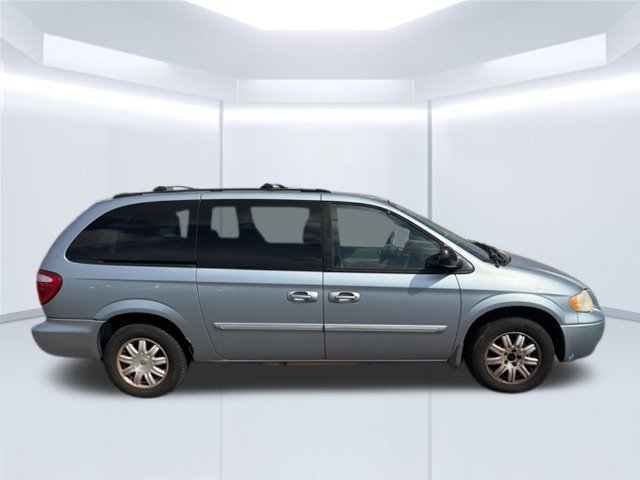 Used 2005 Chrysler Town & Country Touring FWD image 5