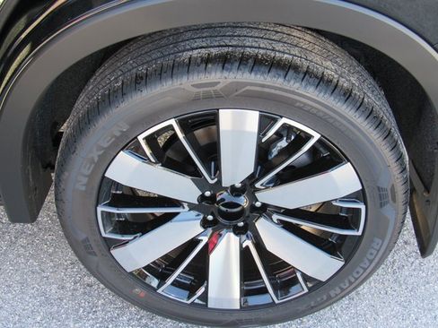 New 2025 Mitsubishi Outlander SE image 8