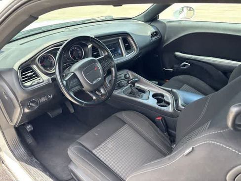 Used 2023 Dodge Challenger SXT RWD image 9
