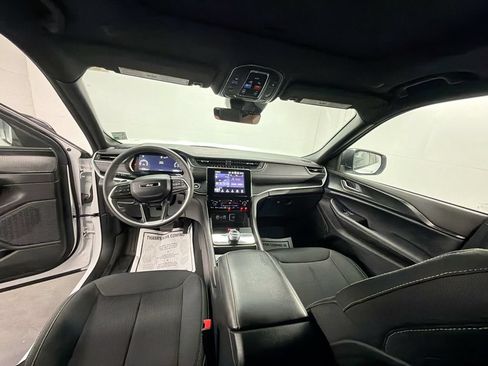 Used 2025 Jeep Grand Cherokee Laredo X w/ Luxury Tech Group I AWD/4WD image 20