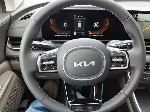New 2026 Kia Carnival EX FWD image 28