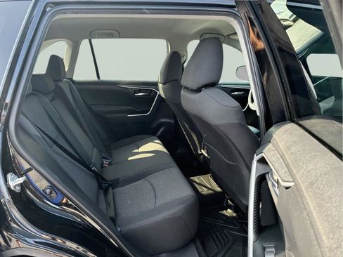 Used 2021 Toyota RAV4 XLE AWD/4WD image 45