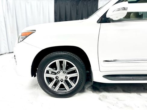 Used 2013 Lexus LX 570 4WD w/ Luxury Pkg image 10