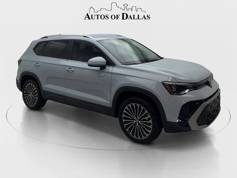 Used 2025 Volkswagen Taos SE FWD image 4