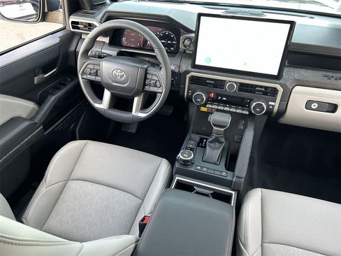 Used 2025 Toyota Tacoma Limited image 7