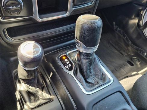 Used 2021 Jeep Gladiator Sport AWD/4WD image 13