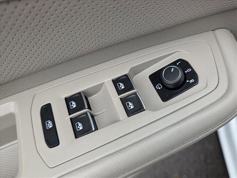 Used 2025 Volkswagen Atlas SEL Premium R-Line image 36