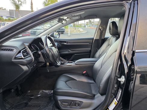 Used 2022 Toyota Camry SE image 12