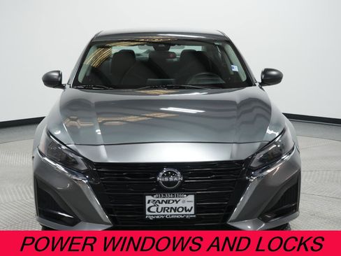 Used 2024 Nissan Altima 2.5 SV image 2