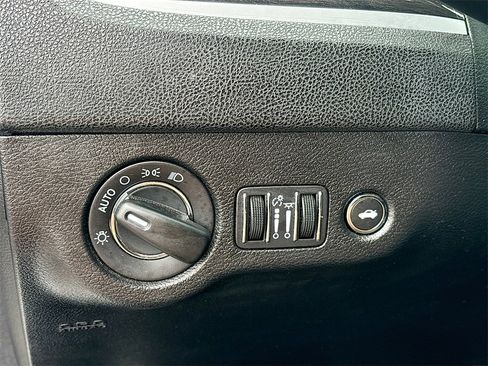 Used 2021 Chrysler 300 Touring w/ Sport Appearance Package image 10