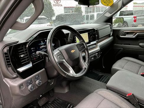 Used 2023 Chevrolet Silverado 1500 LT AWD/4WD image 8