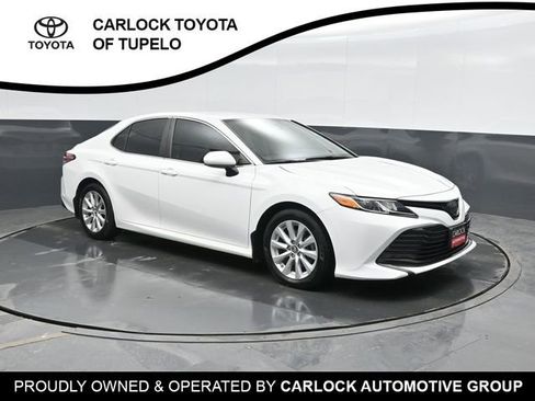 Used 2018 Toyota Camry LE image 5