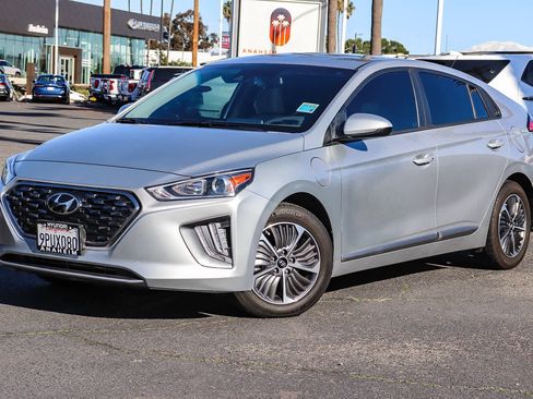 Used 2022 Hyundai Ioniq SE image 1
