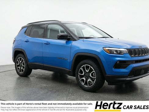 Used 2025 Jeep Compass Trailhawk image 1