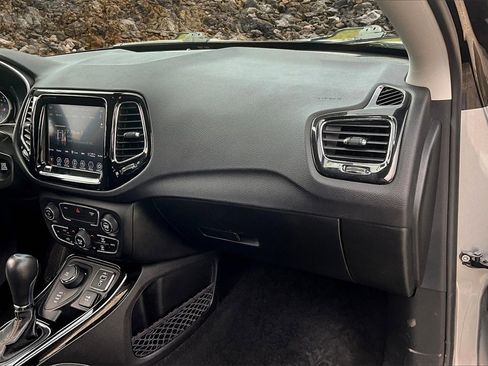 Used 2020 Jeep Compass Limited image 16