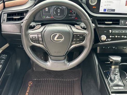 Certified 2023 Lexus ES 300h w/ Premium Package image 11