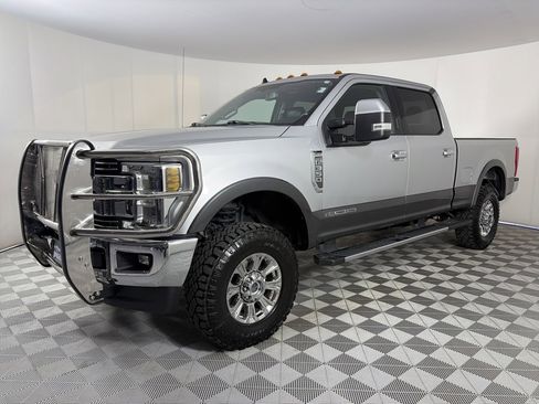 Used 2019 Ford F350 Lariat w/ Chrome Package image 3