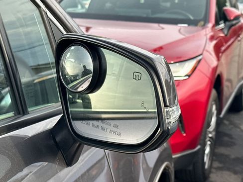 Used 2021 Toyota Sienna Platinum image 13