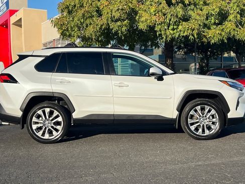 Used 2023 Toyota RAV4 XLE Premium image 8