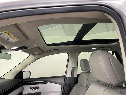 Certified 2025 Honda Pilot Touring image 18