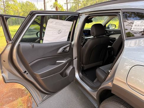 New 2026 Chevrolet Trax LT w/ Driver Confidence Package FWD image 25