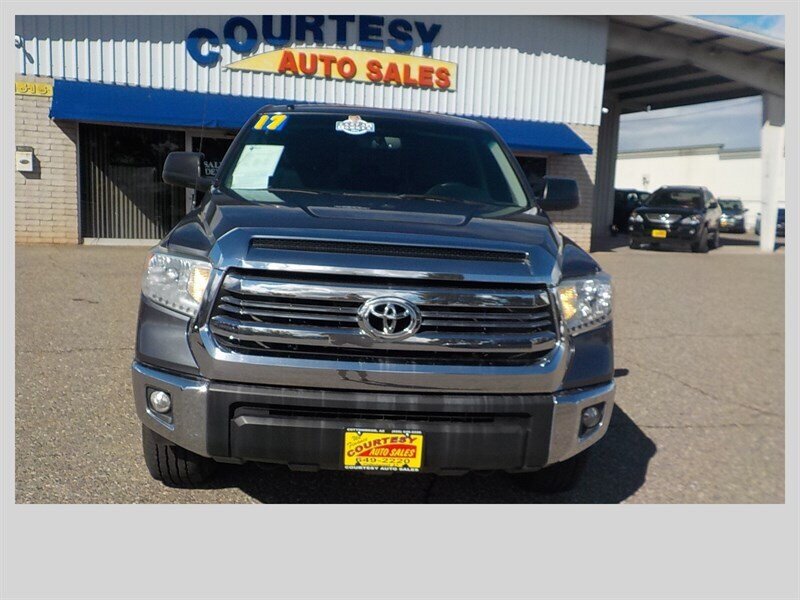 Used 2017 Toyota Tundra SR5 AWD/4WD image 15