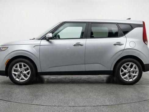 Used 2025 Kia Soul LX w/ LX Technology Package FWD image 5