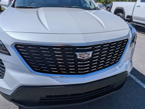 Used 2023 Cadillac XT4 Luxury w/ Cold Weather Package FWD image 15