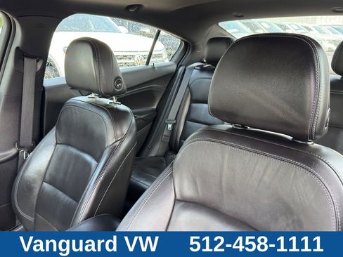 Used 2018 Chevrolet Cruze Premier FWD image 13