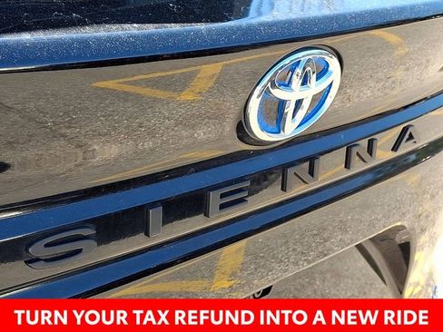 Used 2025 Toyota Sienna XLE image 24