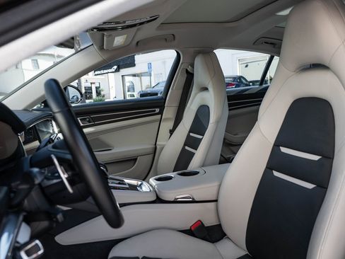 Used 2021 Porsche Panamera image 24
