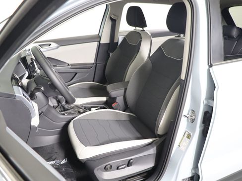 Used 2025 Volkswagen Taos SE image 29