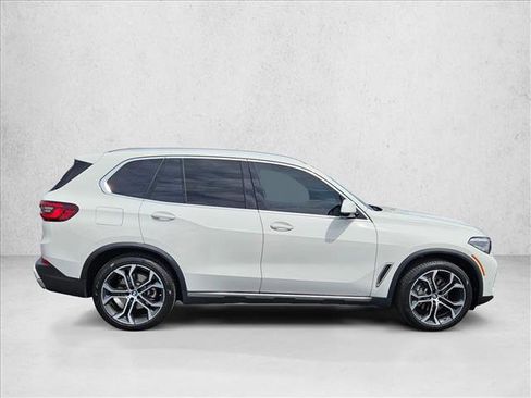 Certified 2023 BMW X5 xDrive40i w/ Parking Assistance Package AWD/4WD image 4