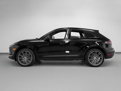 Used 2025 Porsche Macan image 2