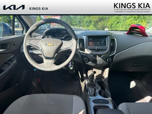 Used 2017 Chevrolet Cruze LT w/ RS Package FWD image 9